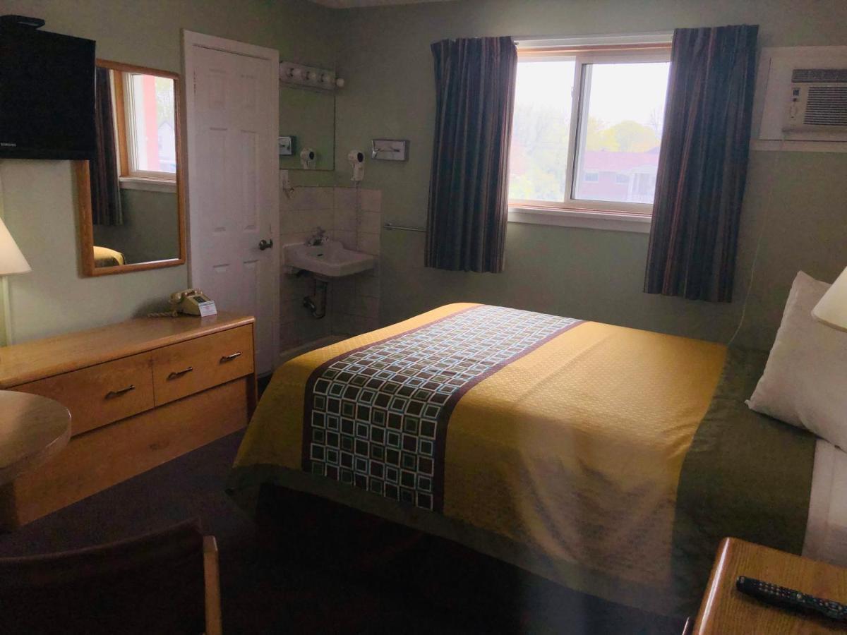 Perth Plaza Inn & Suites Eksteriør bilde