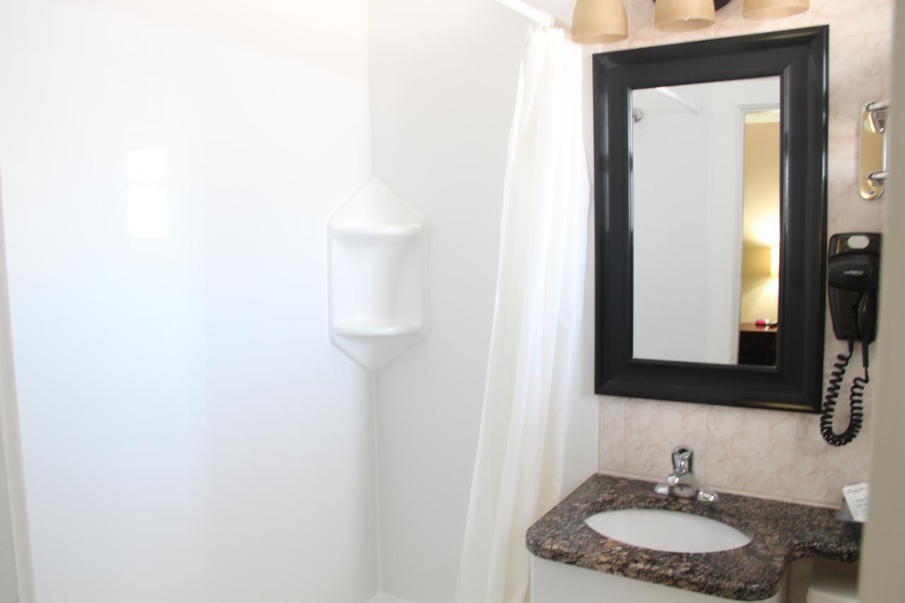 Perth Plaza Inn & Suites Eksteriør bilde